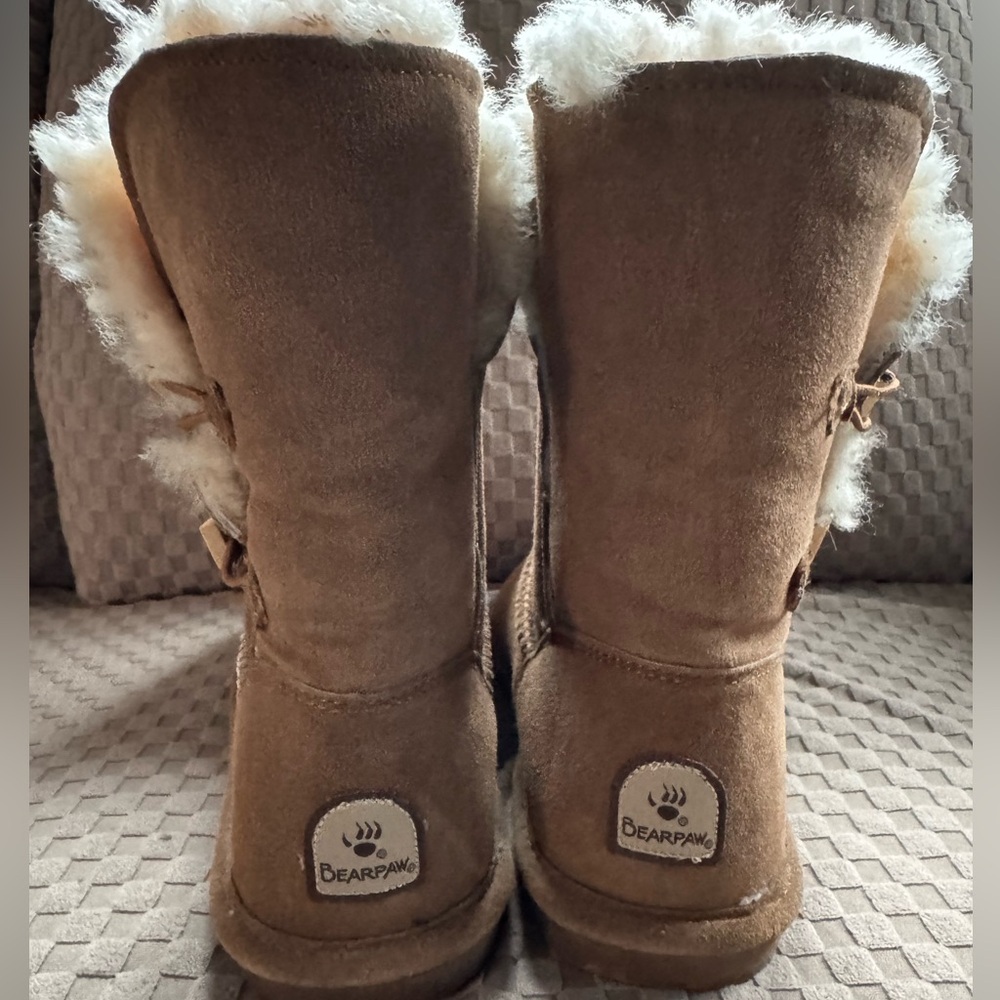 BearPaw Tan Suede Boots With Sheep Skin/ Wool Blend Lining. Size 9 - Picture 5 of 16